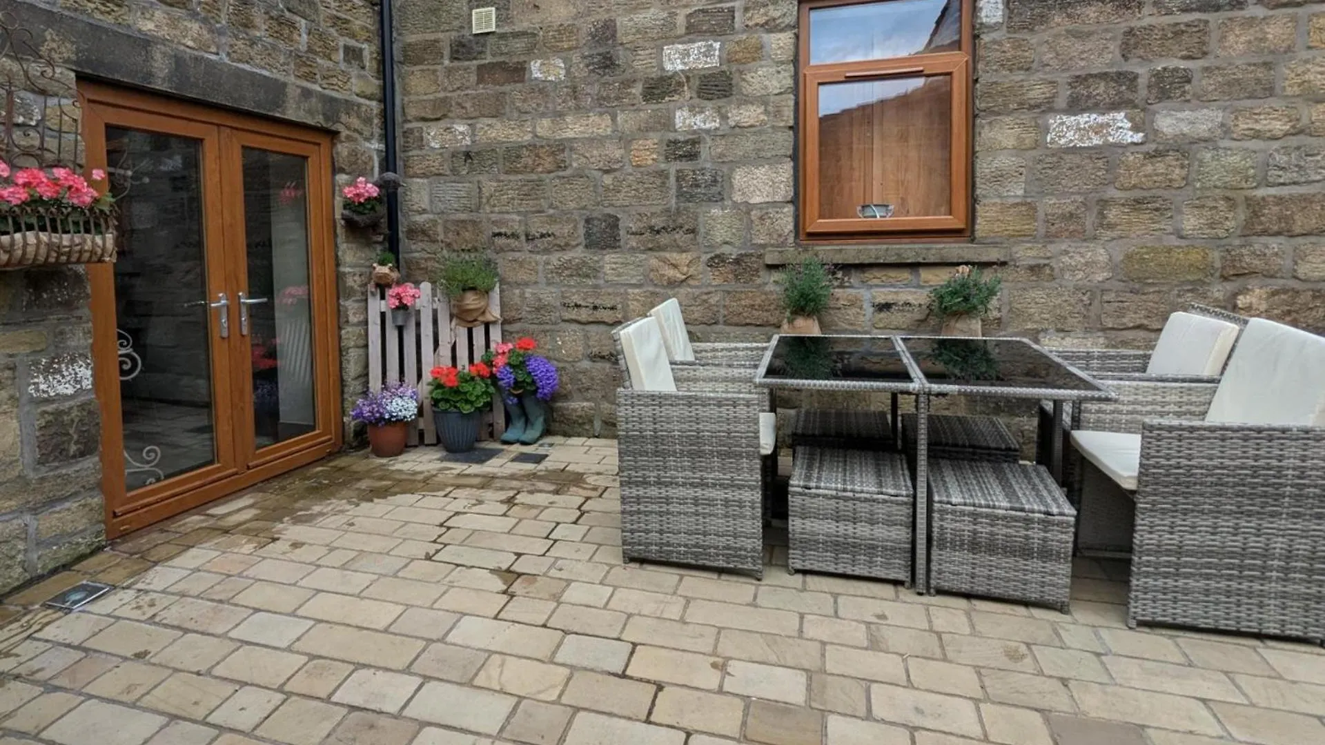 Cozy Cottage Close To Haworth Sleeps 2 With Garden Keighley
